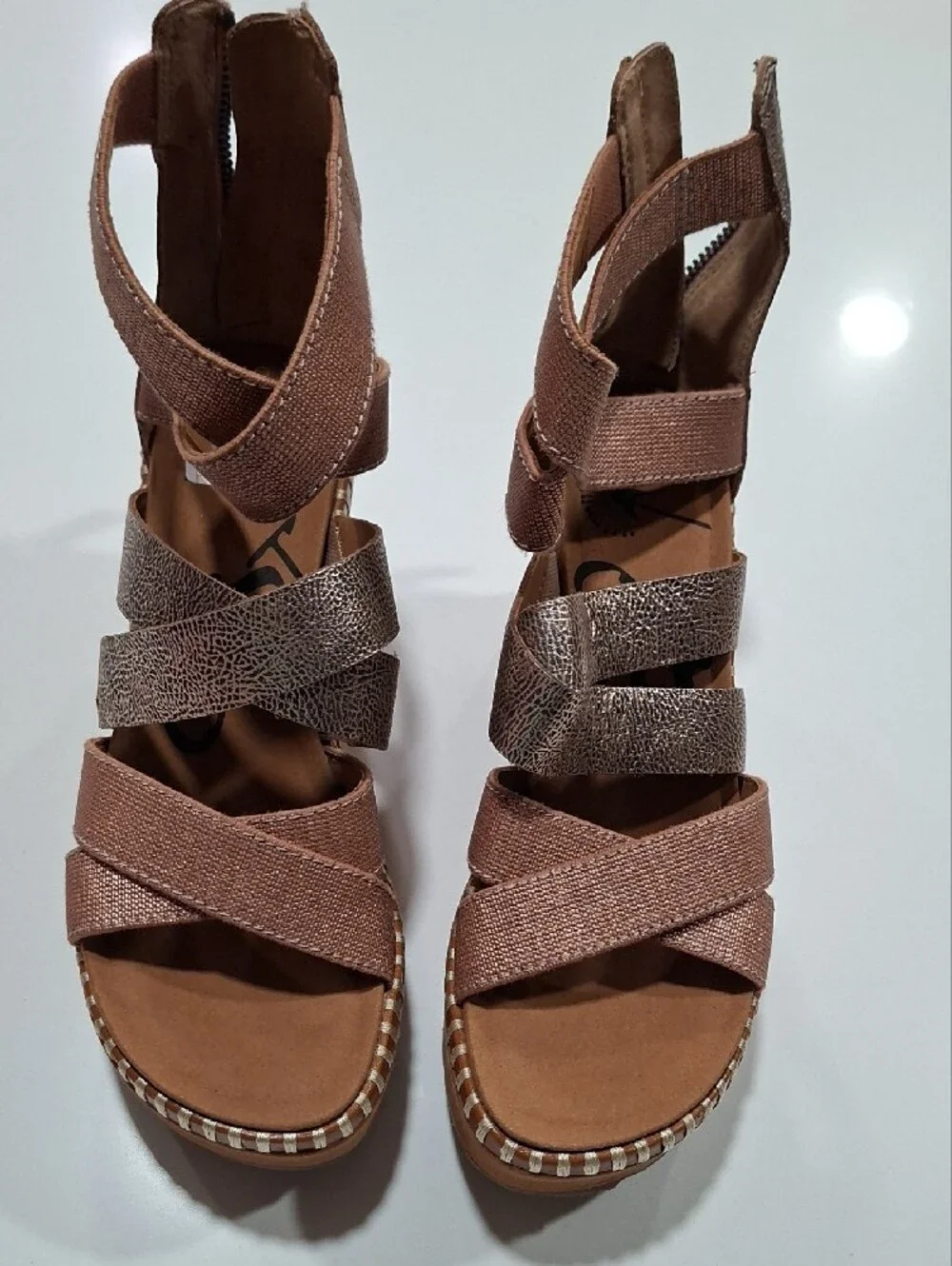 OTBT Brown Strappy Kids Sandals with Elastic Cross-Straps